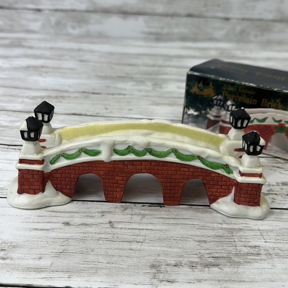 DICKENS KEEPSAKE PORCELAIN BRICK BRIDGE CHRISTMAS VILLAGE ACCESSORY IN BOX - Picture 2 of 9
